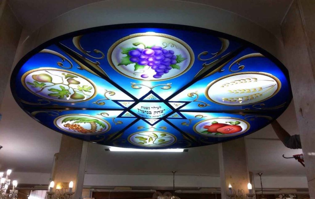 Artistic design in glass